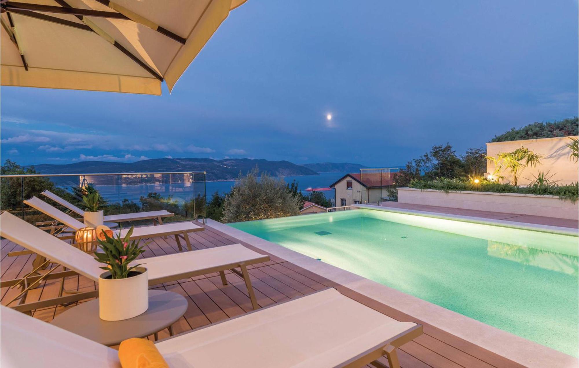 Nice Apartment In Plomin With Jacuzzi Esterno foto