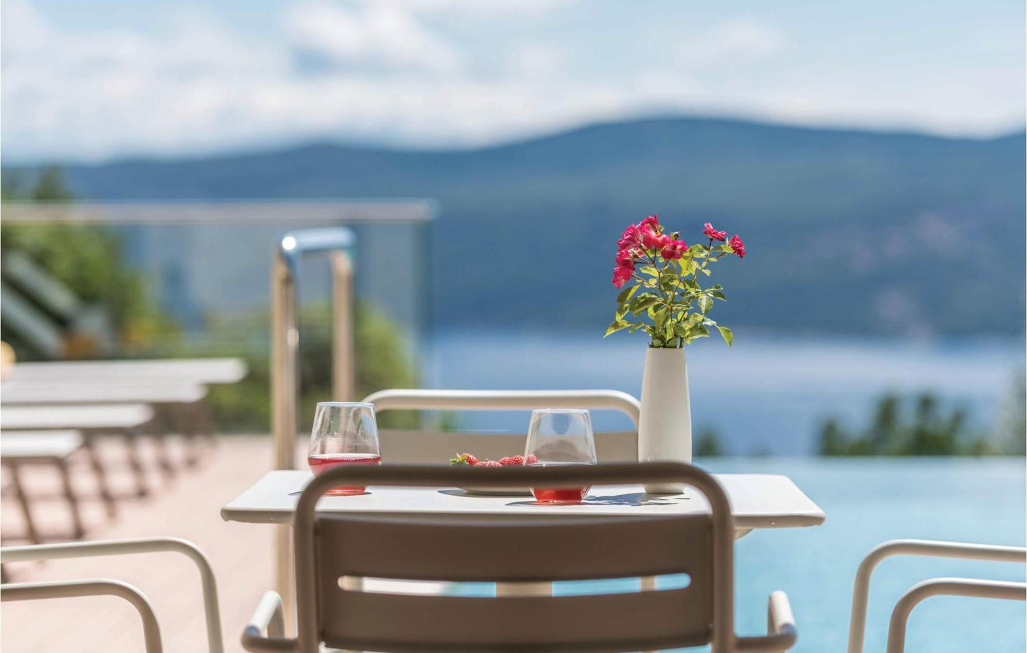 Nice Apartment In Plomin With Jacuzzi Esterno foto