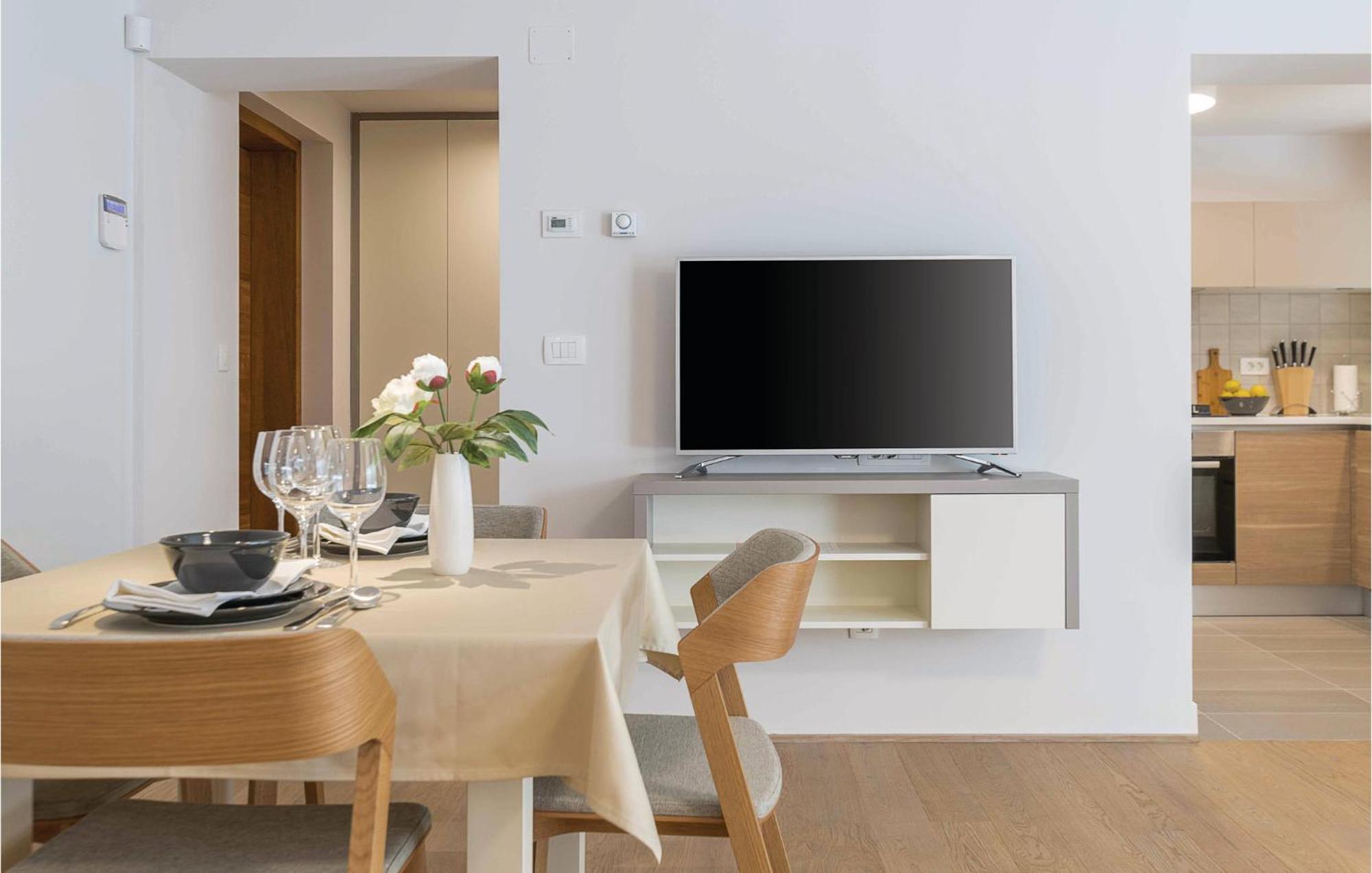 Nice Apartment In Plomin With Jacuzzi Esterno foto