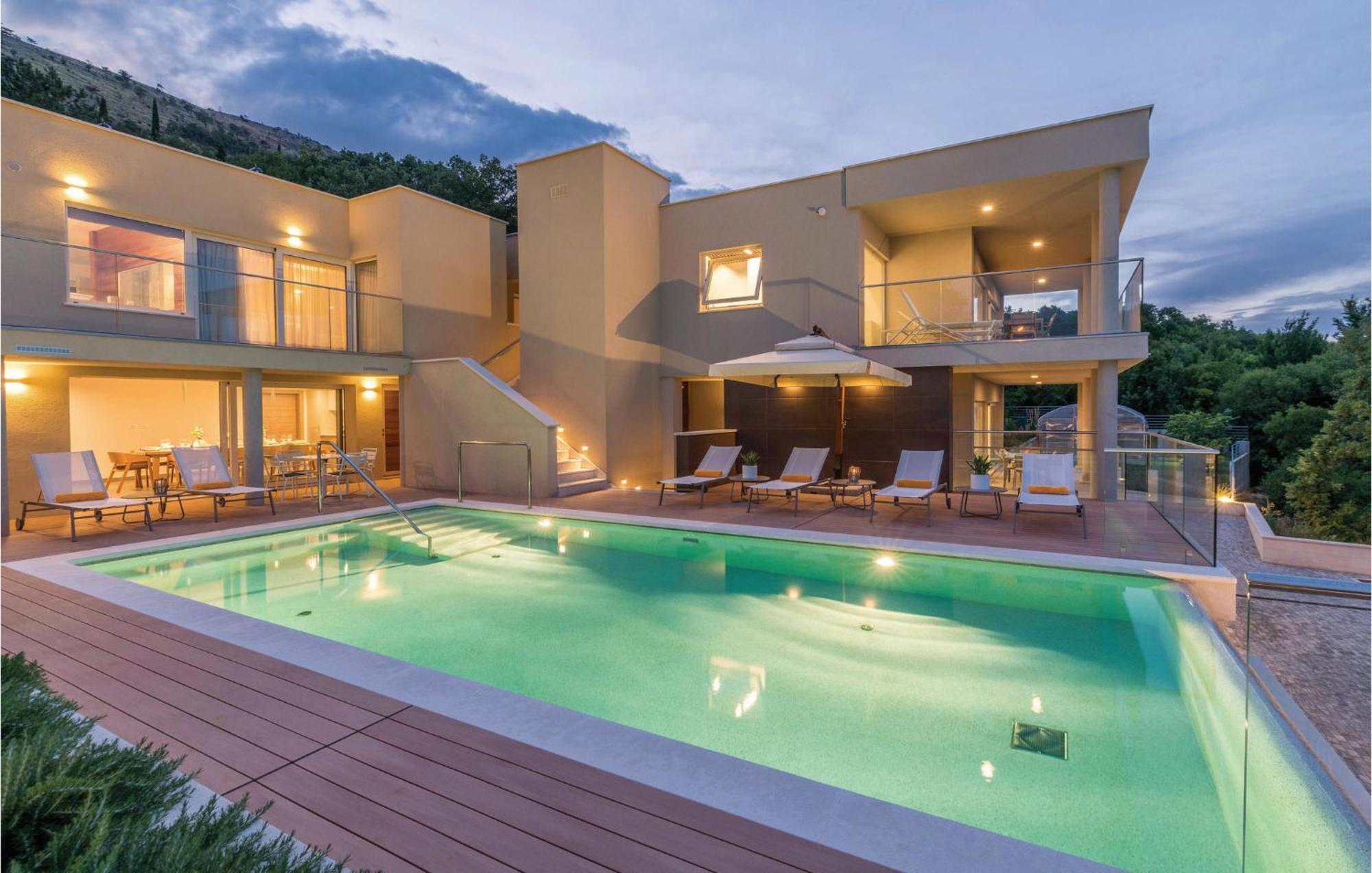Nice Apartment In Plomin With Jacuzzi Esterno foto