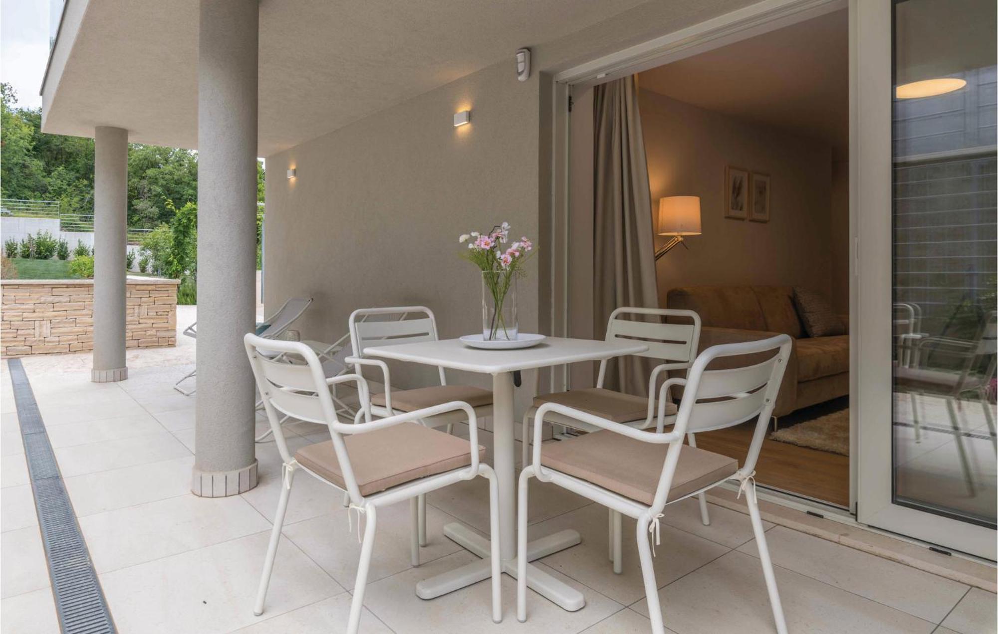 Nice Apartment In Plomin With Jacuzzi Esterno foto
