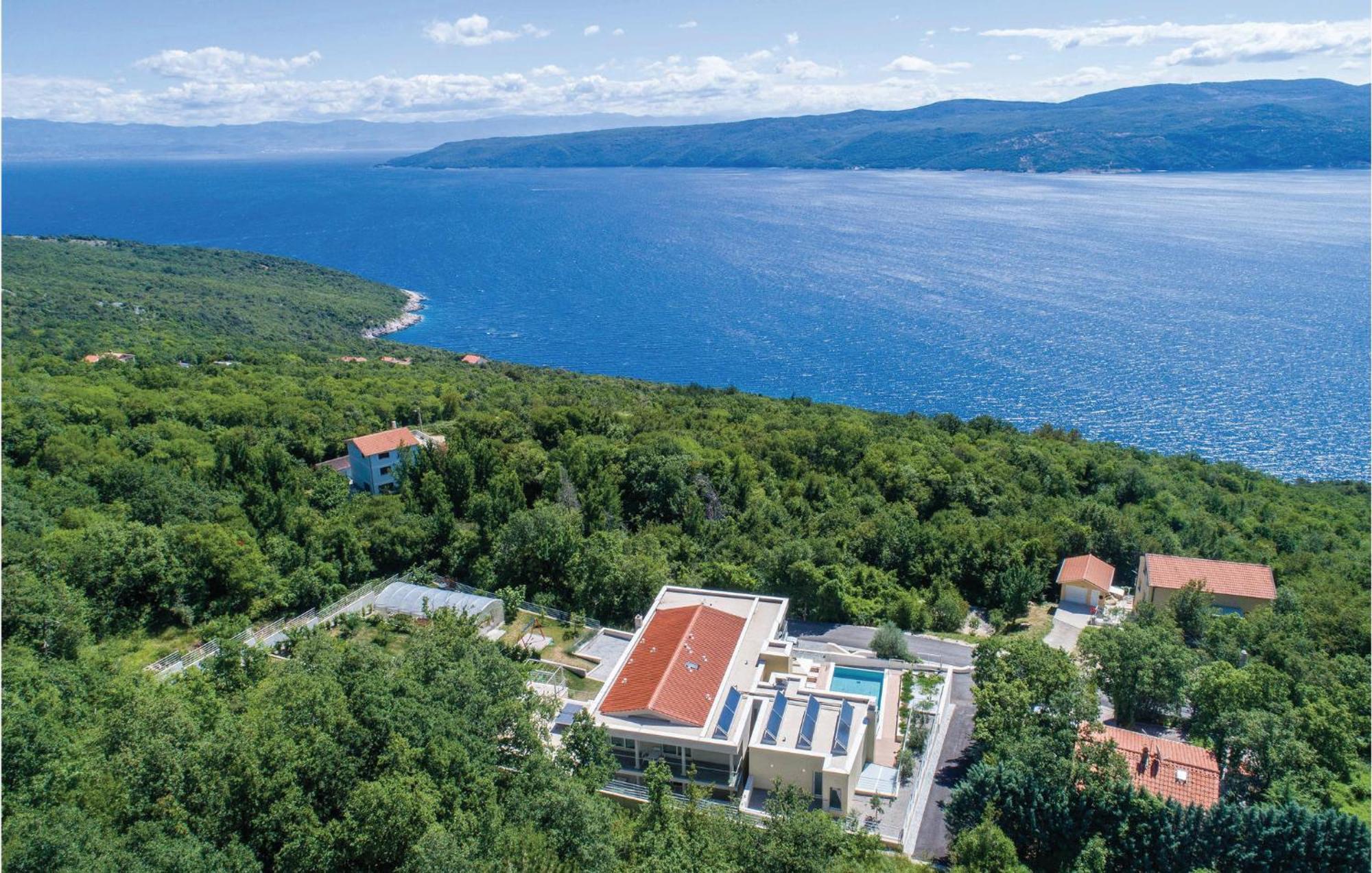 Nice Apartment In Plomin With Jacuzzi Esterno foto