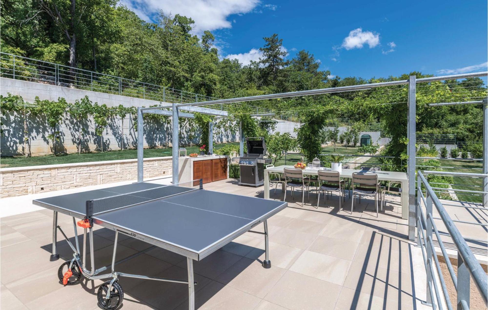 Nice Apartment In Plomin With Jacuzzi Esterno foto